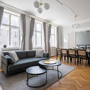  Lejlighed Lavish 4br In The Heart Of Cph By The Canals